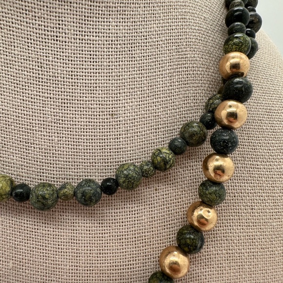 Green [Jasper] beaded necklace - Picture 3 of 5